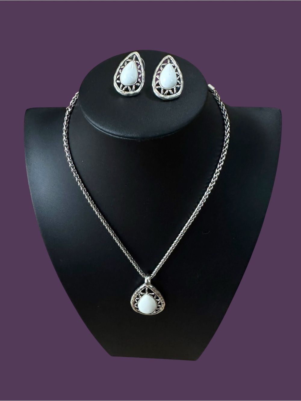 Silver Tone White Teardrop Pendant Necklace & Matching Earrings Set – New - Picture 5 of 6